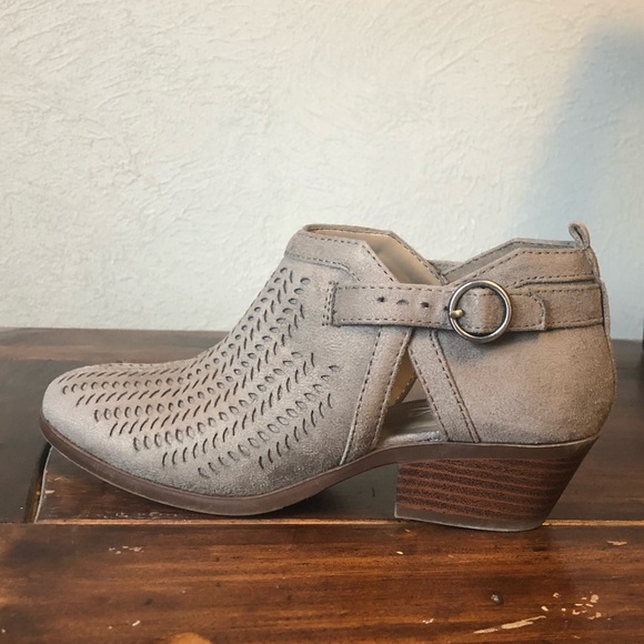 Soda Shoes - Soda perforated ankle boot